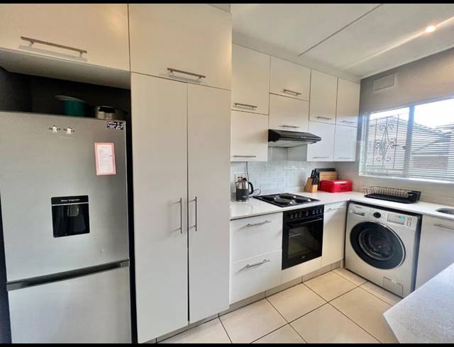 3 BEDROOM APARTMENT FOR SALE IN PELHAM